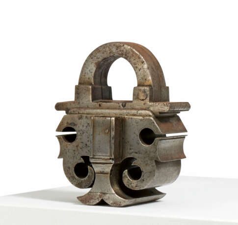 Germany. LARGE PERFORATED AND CURVED IRON PADLOCK - photo 1