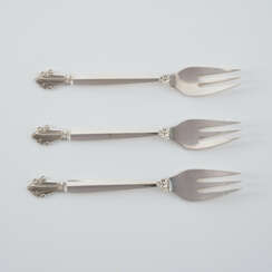 Georg Jensen. LARGE SILVER "ACANTHUS" CUTLERY SET WITH 198 PIECES