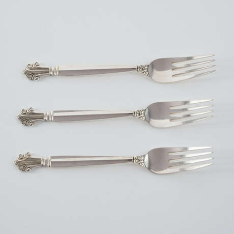 Georg Jensen. LARGE SILVER "ACANTHUS" CUTLERY SET WITH 198 PIECES - photo 3