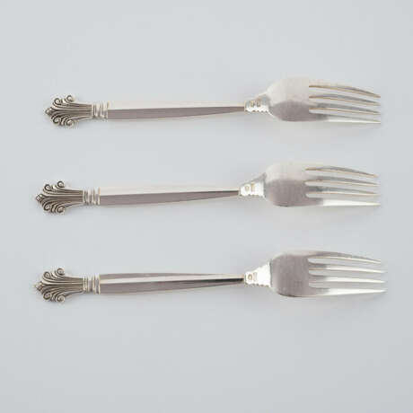 Georg Jensen. LARGE SILVER "ACANTHUS" CUTLERY SET WITH 198 PIECES - photo 4