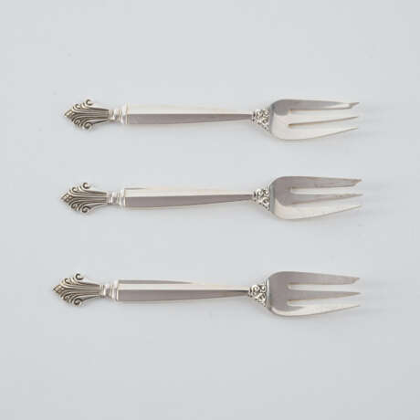 Georg Jensen. LARGE SILVER "ACANTHUS" CUTLERY SET WITH 198 PIECES - photo 5