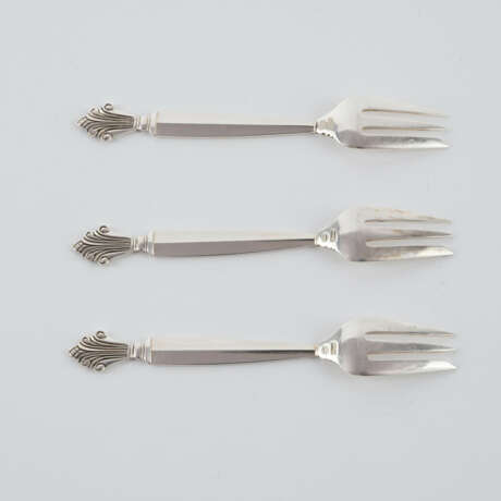 Georg Jensen. LARGE SILVER "ACANTHUS" CUTLERY SET WITH 198 PIECES - photo 6