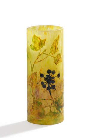 Daum Frères. SMALL GLASS VASE WITH IVY DECOR - photo 1