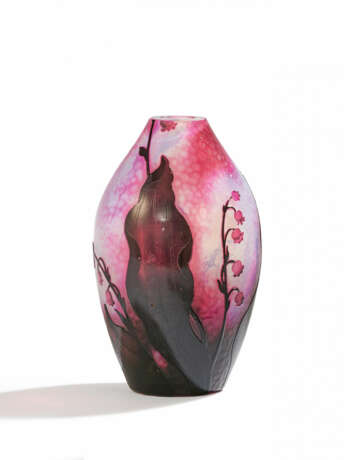 Daum Frères. SMALL OVOID SMALL GLASS WITH LILIES OF THE VALLEY - photo 1