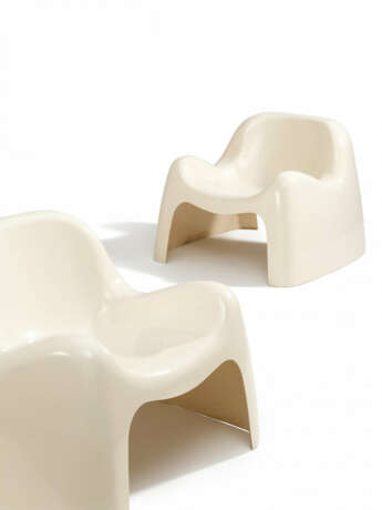 Sergio Mazza. PAIR OF GLASS FIBRE ARMCHAIRS "TOGA" - фото 1