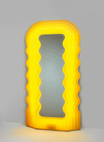 Ettore Sottsass. LARGE STANDING MIRROR "ULTRARAGOLA" - photo 1