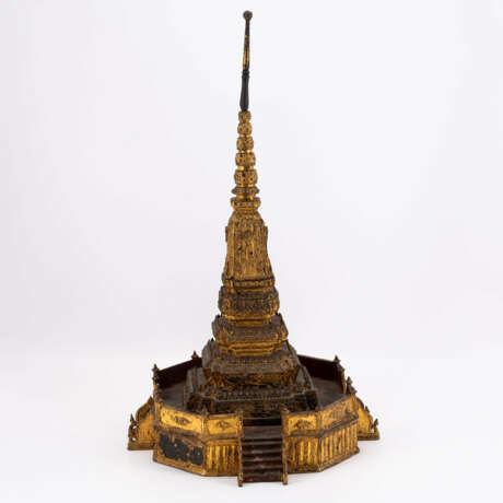 THREE-PART BRONZE RELIQUIARY IN STUPA FORM - фото 4