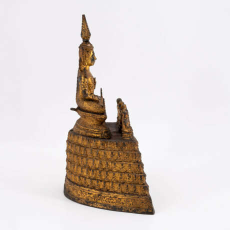 BRONZE BUDDHA SHAKYAMUNI IN RULERS' JEWELLERY WITH HIS 100 PUPILS - фото 4