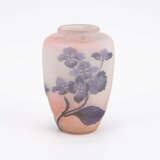 Emile Gallé. BALUSTER-SHAPED GLASS VASE WITH HYDRANGEAS - фото 3