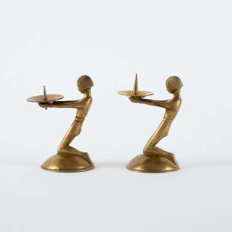 Albert Gustav Bunge. PAIR OF BRASS CANDLESTICKS IN THE SHAPE OF KNEELING GIRLS - photo 2