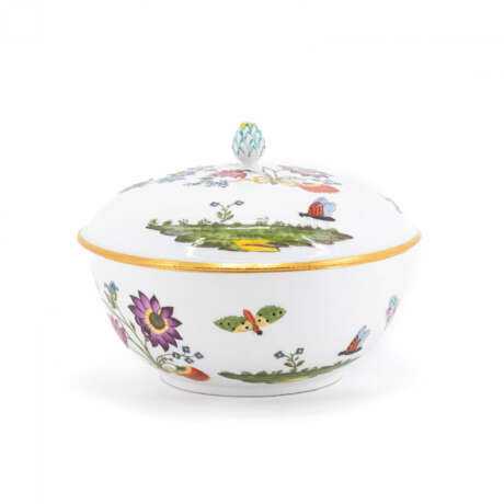 Meissen. LARGE PORCELAIN TUREEN WITH BUTTERFLY DECOR - photo 1