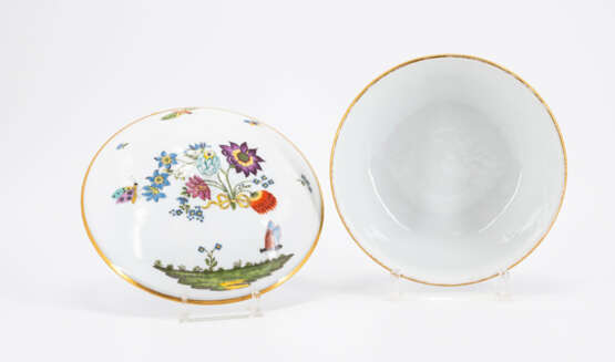 Meissen. LARGE PORCELAIN TUREEN WITH BUTTERFLY DECOR - photo 4