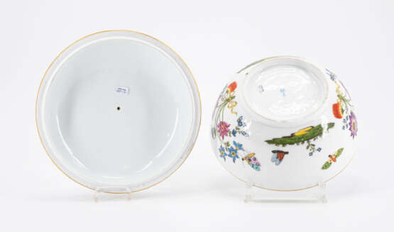 Meissen. LARGE PORCELAIN TUREEN WITH BUTTERFLY DECOR - photo 5