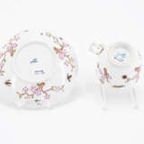 Meissen. PORCELAIN CUP AND SAUCER WITH FLORAL RELIEFS AND INSECT PAINTINGS - photo 6