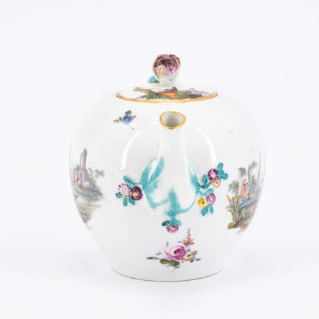 Meissen. PORCELAIN TEA POT WITH SHOPPING SCENES AND MOULDED FLOWERS - photo 3