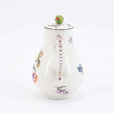 Meissen. PORCELAIN PLANTER AND SMALL JUG WITH WOODCUT FLOWERS - photo 2