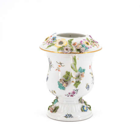 Meissen. PORCELAIN PLANTER AND SMALL JUG WITH WOODCUT FLOWERS - photo 7