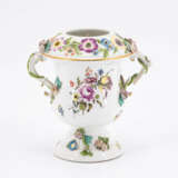 Meissen. PORCELAIN PLANTER AND SMALL JUG WITH WOODCUT FLOWERS - photo 8