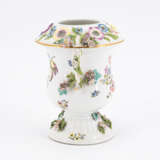 Meissen. PORCELAIN PLANTER AND SMALL JUG WITH WOODCUT FLOWERS - photo 9