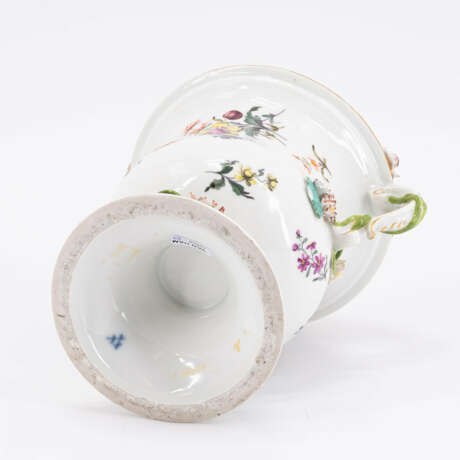 Meissen. PORCELAIN PLANTER AND SMALL JUG WITH WOODCUT FLOWERS - photo 11