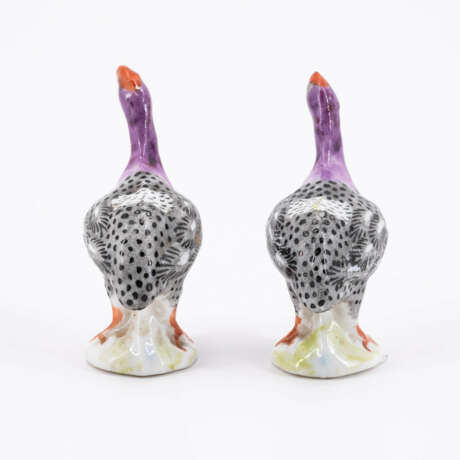 Meissen. TWO SMALL PORCELAIN GUINEA FOWLS - photo 2