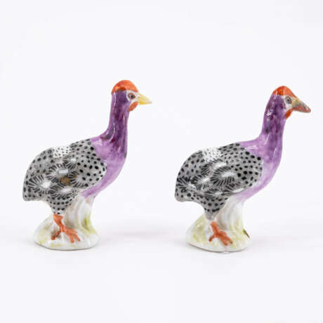 Meissen. TWO SMALL PORCELAIN GUINEA FOWLS - photo 3