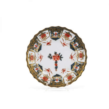 Meissen. PORCELAIN PLATE WITH LAMBREQUIN DECOR - photo 1