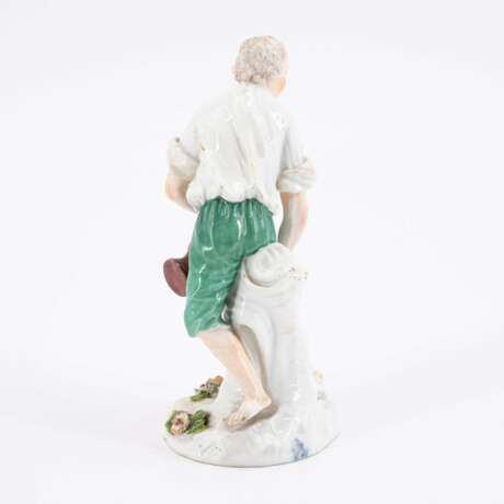 Meissen. SMALL PORCELAIN FIGURINE OF A GARDENER WITH WATERING CAN - фото 3