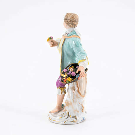 Meissen. PORCELAIN FIGURINE OF A FLANEUR WITH A HAT DECORATED WITH FLOWERS FROM THE "GALANT CHAPEL" - фото 2