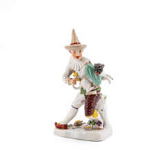 Meissen. PORCELAIN FIGURINE OF THE HARLEQIN WITH PUG AFTER THE IMAGE OF THE "COMMEDIA DELL'ARTE"