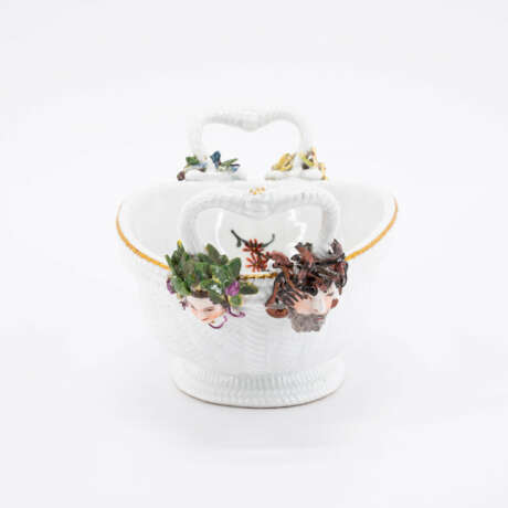 Meissen. SMALL PORCELAIN SERVING BASKET WITH SEASONAL MASCARONS - photo 4