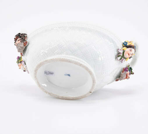 Meissen. SMALL PORCELAIN SERVING BASKET WITH SEASONAL MASCARONS - photo 7