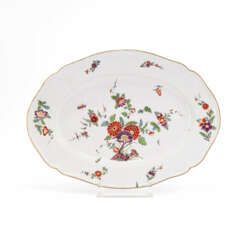 Frankenthal. LARGE PORCELAIN PLATTER WITH BASKET RIM AND KAKIEMONDECORATION