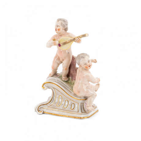 Frankenthal. PORCELAIN FIGURINES OF CUPIDS MAKING MUSIC ON A ROCAILLE BASE - фото 1