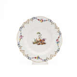 Ansbach. PORCELAIN PLATE WITH FLOWER GARLANDS AND CHICKENS - photo 1