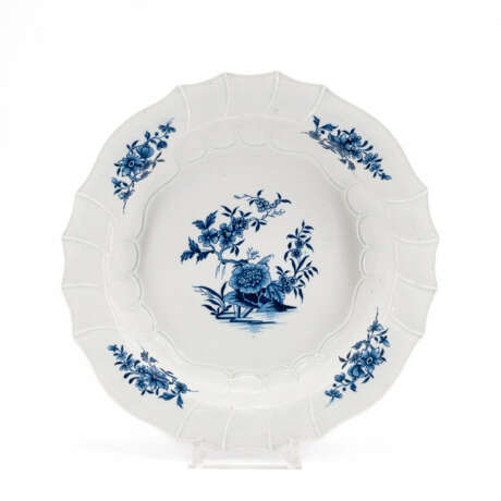 Tournai. LARGE PORCELAIN BOWL WITH FLORAL DECOR PAINTED IN BLUE UNDER THE GLAZE - photo 1