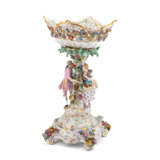 Meissen. THREE-PART PORCELAIN CENTREPIECE WITH GALLANT COUPLE - photo 1