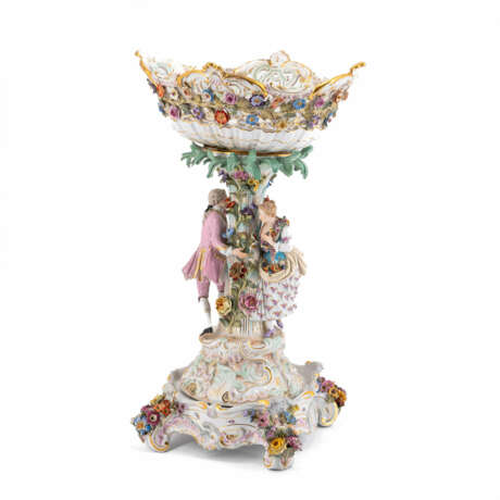 Meissen. THREE-PART PORCELAIN CENTREPIECE WITH GALLANT COUPLE - photo 1