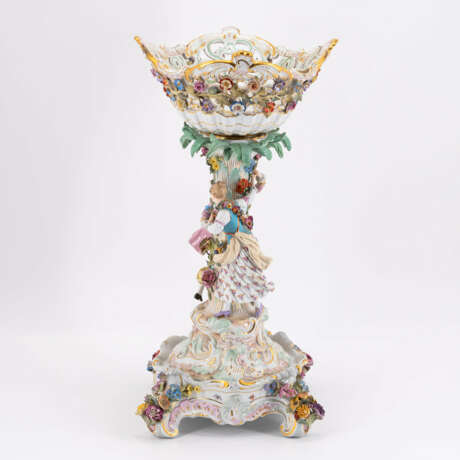 Meissen. THREE-PART PORCELAIN CENTREPIECE WITH GALLANT COUPLE - photo 2