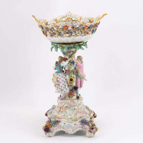 Meissen. THREE-PART PORCELAIN CENTREPIECE WITH GALLANT COUPLE - photo 3