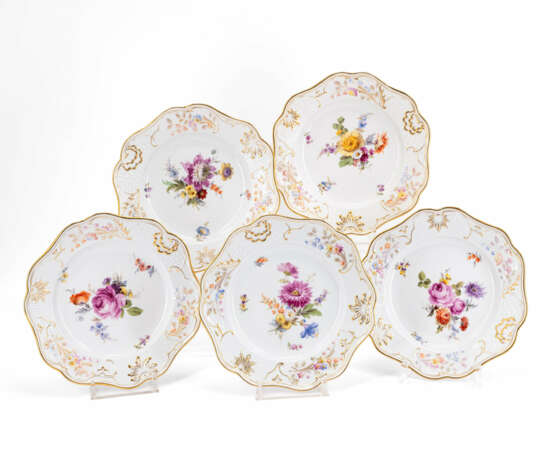 Meissen. FIVE PORCELAIN PLATES WITH FLORAL DECORS - photo 1