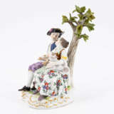 Meissen. PORCELAIN FIGURINE OF A SHEPHERD COUPLE AT THE TREE - photo 2