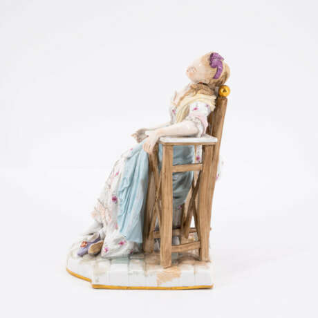 Meissen. PORCELAIN FIGURINE OF A SLEEPING WOMAN ON CHAIR - photo 2