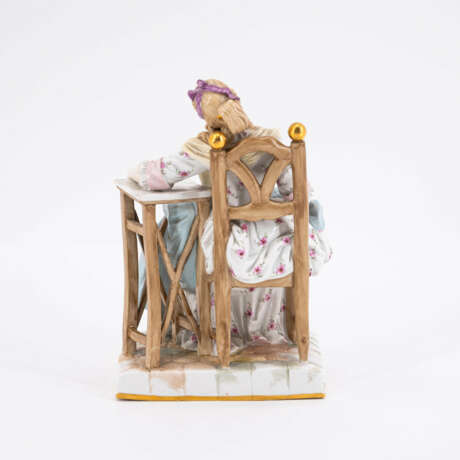 Meissen. PORCELAIN FIGURINE OF A SLEEPING WOMAN ON CHAIR - photo 3