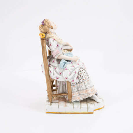 Meissen. PORCELAIN FIGURINE OF A SLEEPING WOMAN ON CHAIR - photo 4