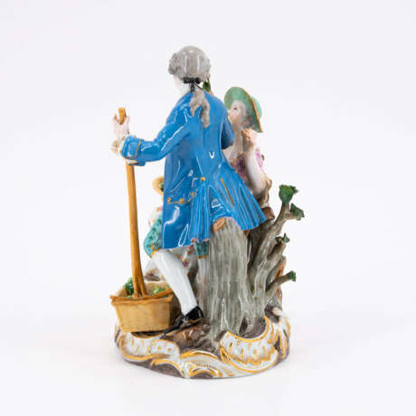 Meissen. PORCELAIN FIGURINES OF A GARDENER COUPLE WITH TURNIPS - фото 2