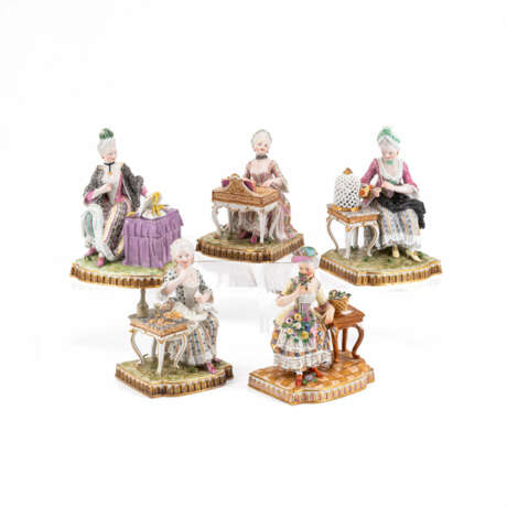 Meissen. PORCELAIN FIGURINES OF FIVE SEATED LADIES AT TABLES AS ALLEGORIES OF THE FIVE SENSES - photo 1