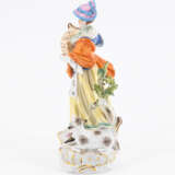 Meissen. LARGE PORCELAIN FIGURINE OF A SHEPHERDESS WITH BIRD CAGE - photo 2