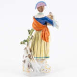 Meissen. LARGE PORCELAIN FIGURINE OF A SHEPHERDESS WITH BIRD CAGE - photo 3