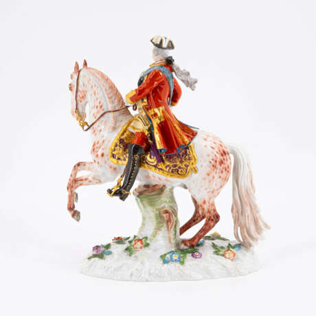 Meissen. PORCELAIN ENSEMBLE OF KING AUGUST III OF POLAND ON HORSEBACK - photo 2